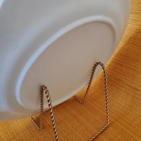 TWO 1960s Vintage Milk Glass PLATTERS with Grapes and Vines. - Picture 5 of 5